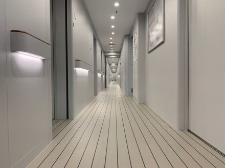 Yacht-interior-corridor