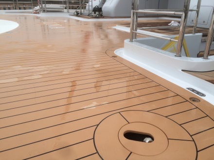 Yacht-resin-wet-deck