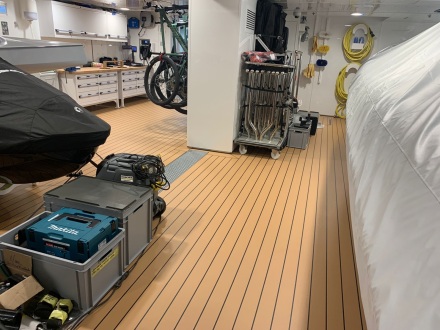 Yacht-tender-garage